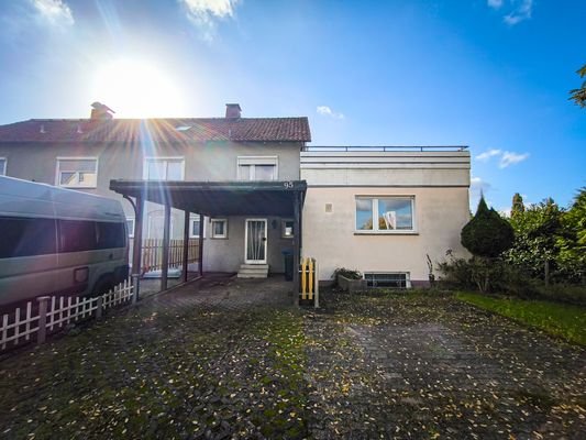 Reihenendhaus mit einem Carport/Stellplatz 