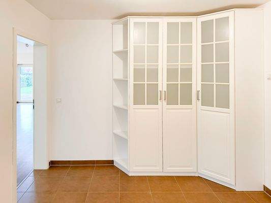 Flur mit Einbauschränken