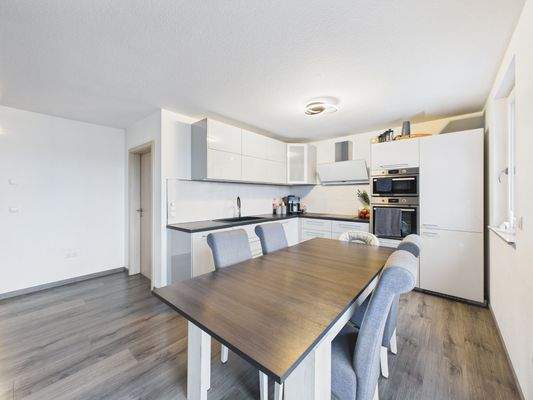 Küche mit Essbereich