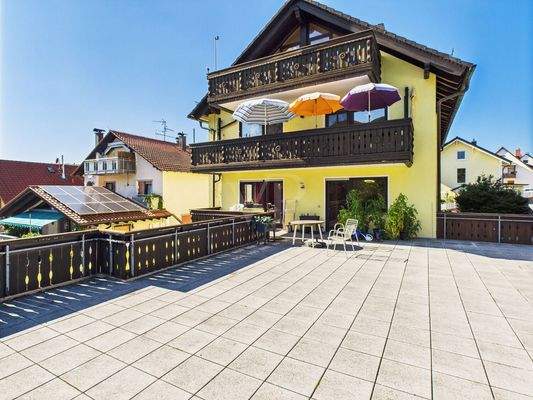 großzügige Terrasse