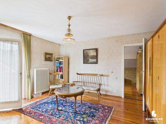 Wohnzimmer / Zugang zum Balkon