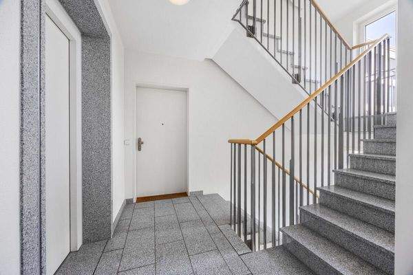 Lieft direkt vor der Wohnung