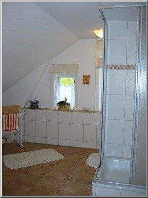 Blick in das Duschbad/WC im DG