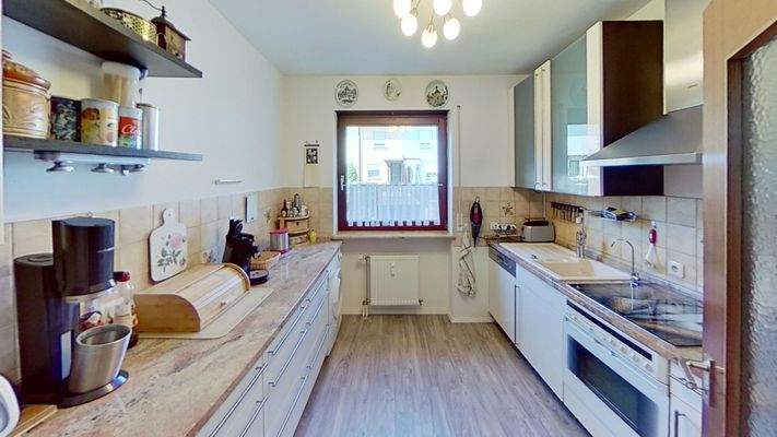 Moderne Küche mit Geräten