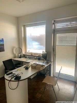Büro - Behandlung 3