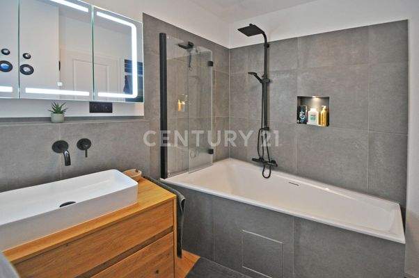 Badezimmer Ansicht 1