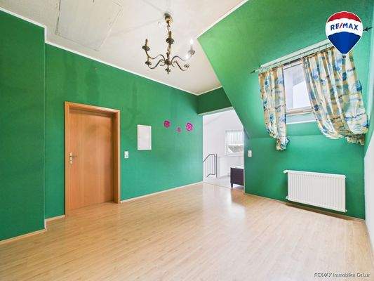 RE/MAX Immobilien DeLux Zweifamilienhaus Lebach - Steinbach Flur