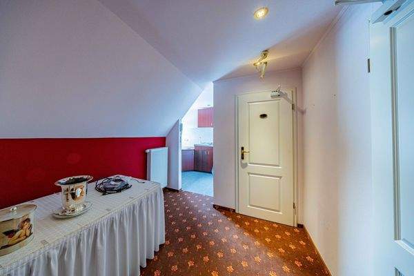 kleine Küche und WC OG