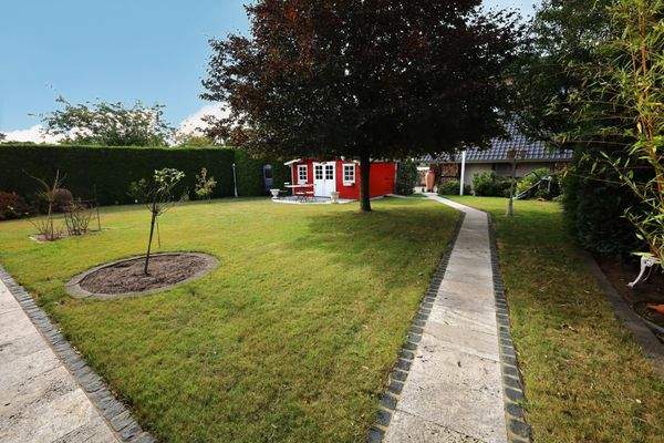 Schöne Pflasterung der Gartenwege