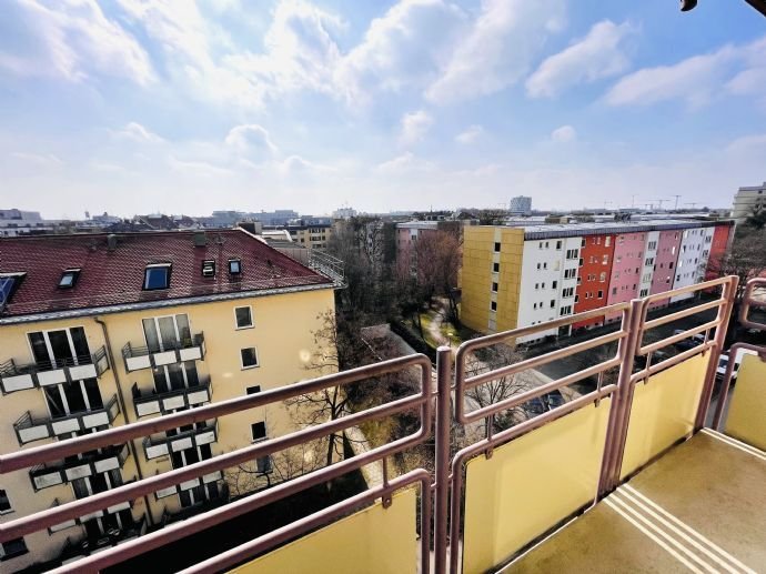 Leerstehende und ideal geschnittene 3-Zimmer Wohnung mit Blick über München