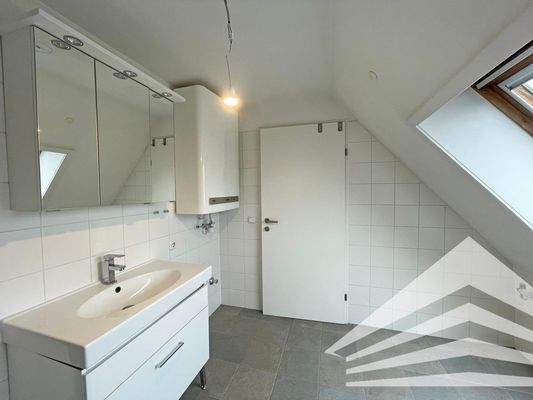 Badezimmer inkl. Wanne und Dusche