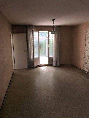 Wohn-Esszimmer mit Ausgang