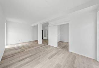 Wohnzimmer Blick Richtung Küche und Flur