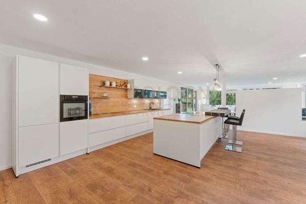 Große moderne Küche