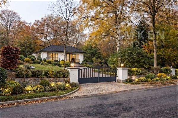 Ansicht Straße - KI generiert