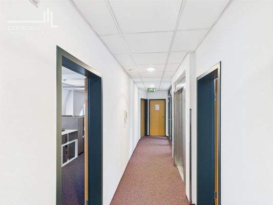 CAM03352G0-PR0065-STILL004