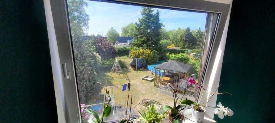 Blick aus dem OG in Garten