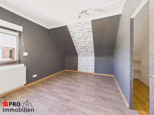 Zimmer mit begehbarem Schrank