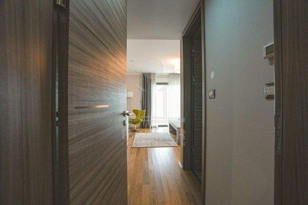 1. OG: Schlafzimmer 2 mit Bad & Balkon