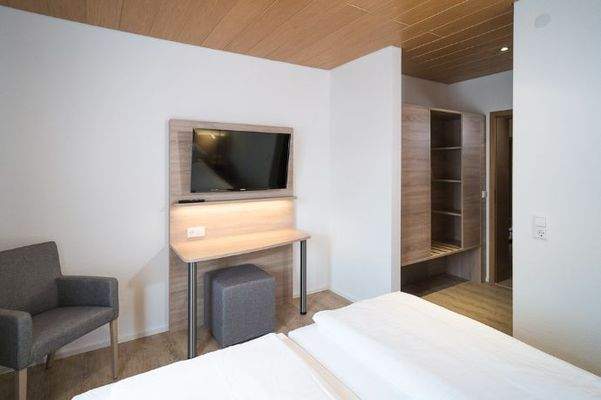 S2 Schreibtisch (1 von 1)