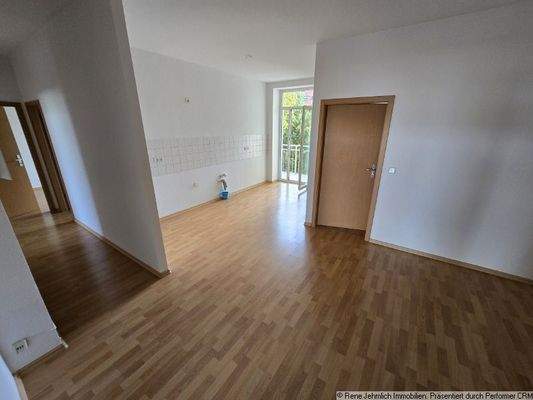 Flur mit Blick in die Küche