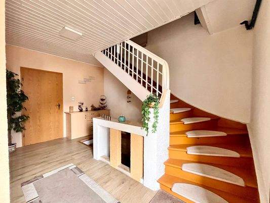 2025-3361-Treppenhaus im 1. Obergeschoss