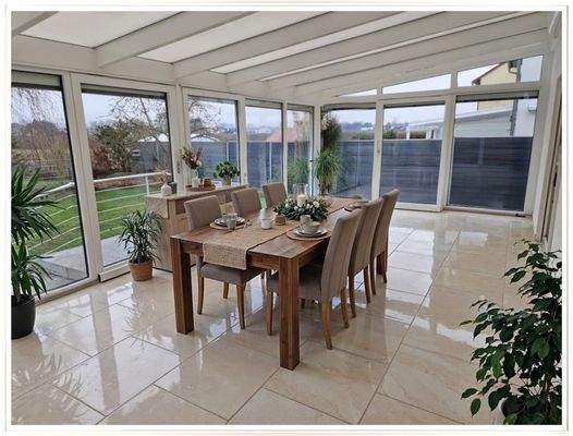 Im 30 m² großen Wintergarten