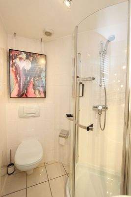 Badezimmer (untere Ebene)