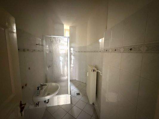 Helles Bad mit Dusche