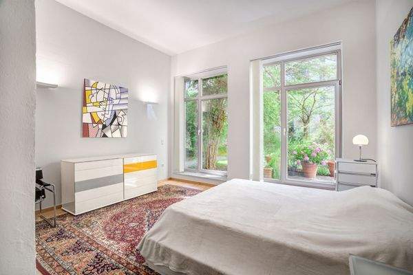 Master-Schlafzimmer mit herrlichem Ausblick.