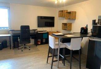 Ess-/Wohn-/Arbeitsbereich