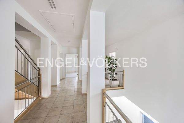 Flurbereich mit Aufgang in das Obergeschoss