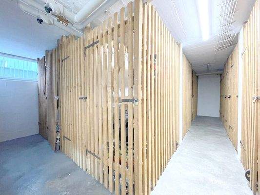 Trockene saubere Kellerabteile