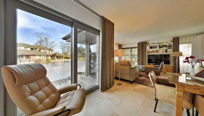 Wohnbereich mit Blick auf den See