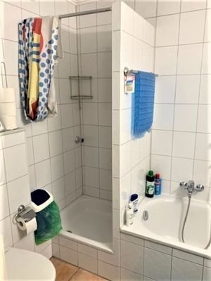 Bad Dusche und Wanne
