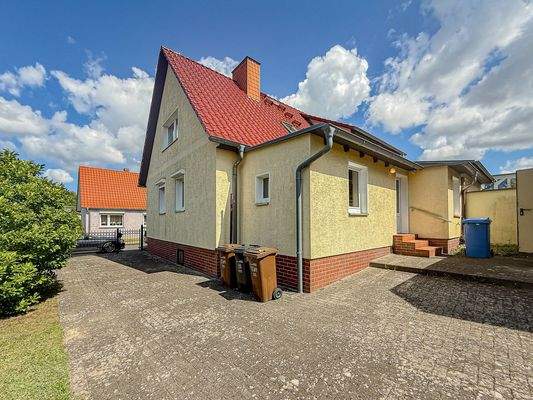 Befestigte Zufahrt und Stellfläche