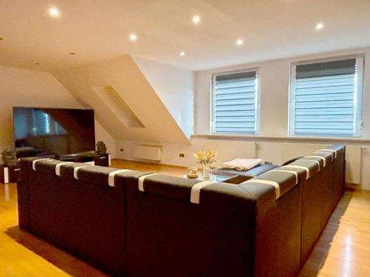 Wohnzimmer im DG vermietet