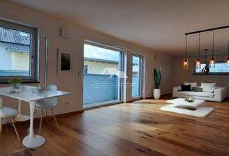 Wohn- / Essbereich mit Zugang zum Balkon