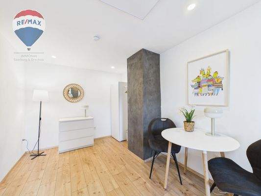 CAM03695G0-PR0106-STILL030