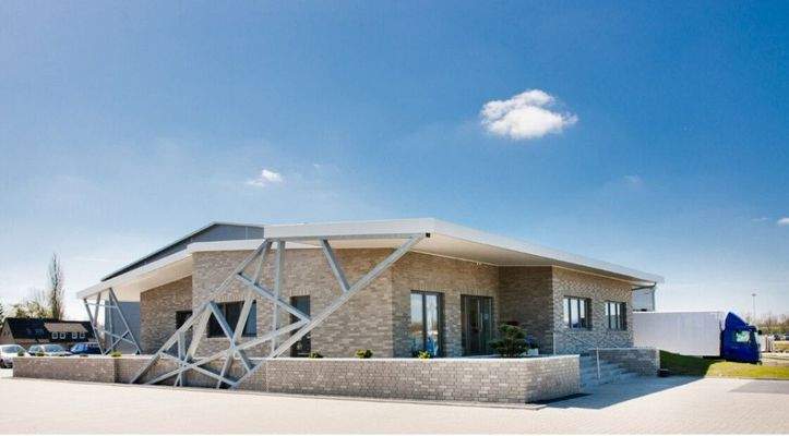 8 Außenansicht Büro 