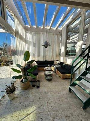 Überdachte Sonnenterrasse