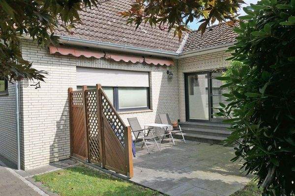 Terrasse vor dem Wintergarten