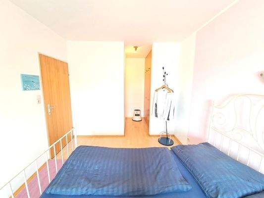 Schlafzimmer mit Einbauschrank