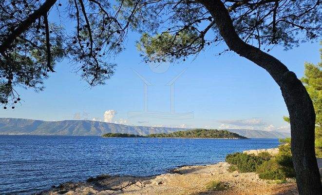 Baugrundstück in traumhafter Lage auf Hvar