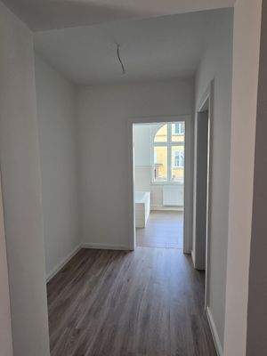 Flurbereich mit Zugang zum Tageslichtbad und Abstellraum