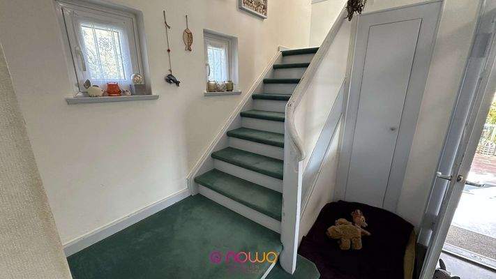 Geräumiger Treppenaufgang