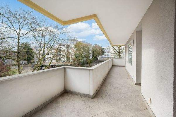 Großzügiger Südbalkon