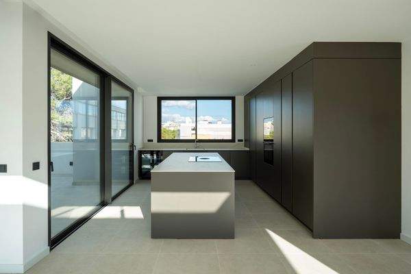 Offene Küche mir Zugang zur Terrasse  