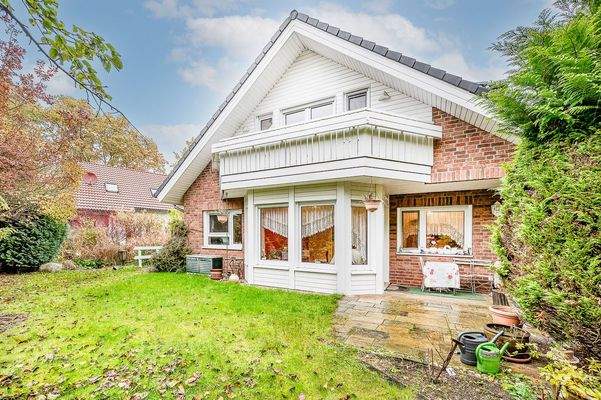 Blick auf das Haus vom Garten