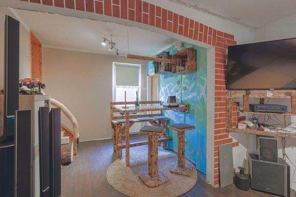 Der Blick zum Essbereich der Wohnung im Nebengebäude